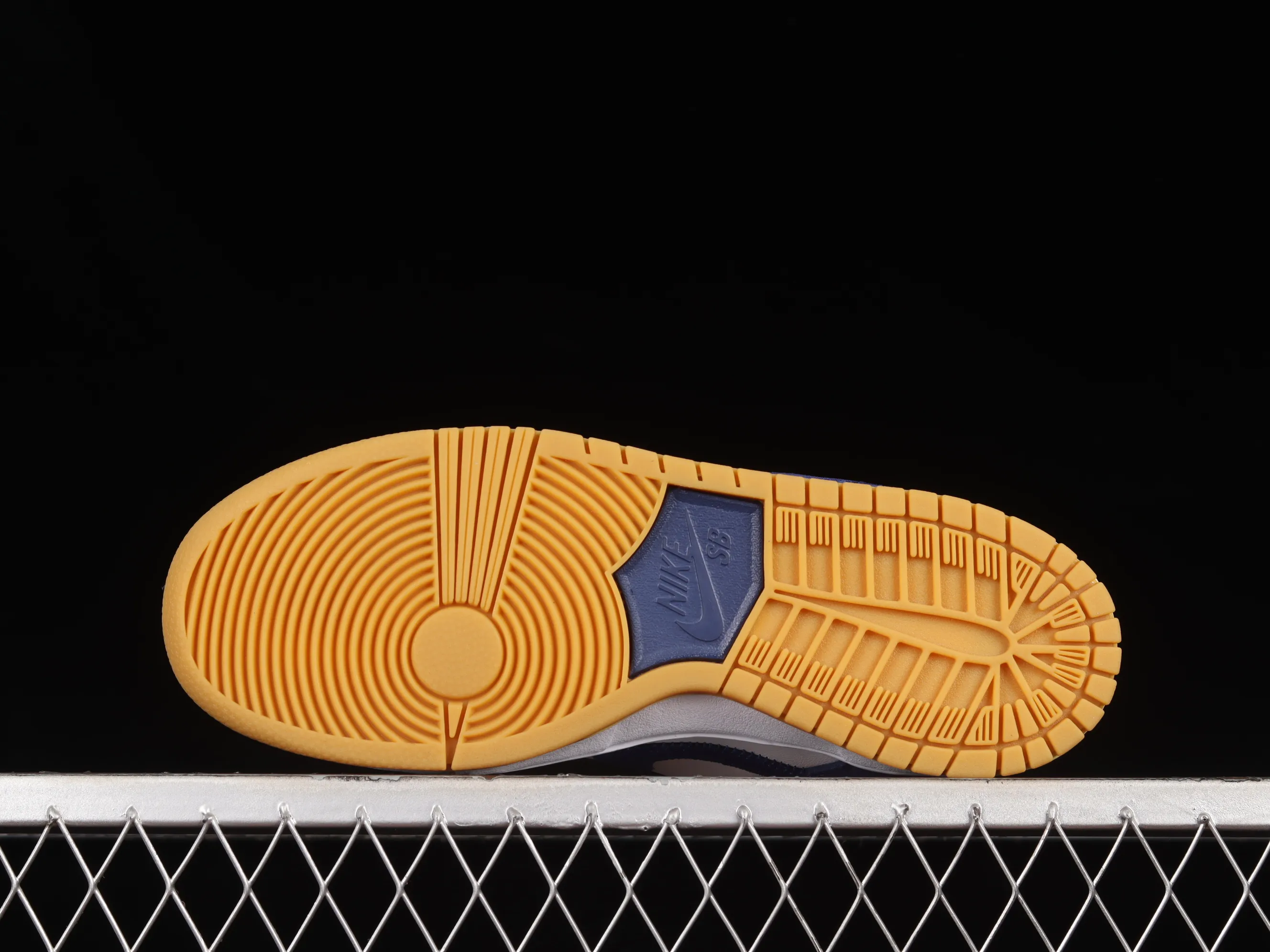 All Categories Nk SB Dunk Series Nk SB Dunk Low Low-top Sneakers F Version Nk SB Dunk Low White and Blue Los Angeles Dodgers SB Smashing Backboard Fashion Casual Sneakers DO9395-400